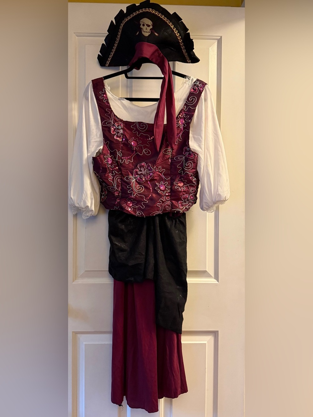Women’s Pirate Costume Set in Black and Burgundy